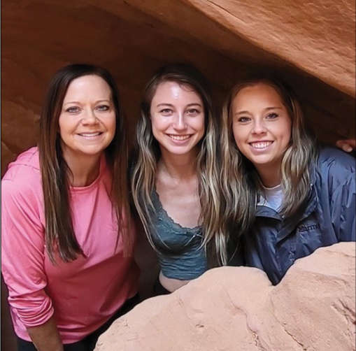 2026-autumn509 Smantha and daughters